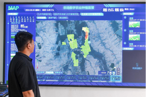FCC Commissioner Brendan Carr standing next to and speaking to Donald Trump, who is wearing a "Make America Great Again" hat.